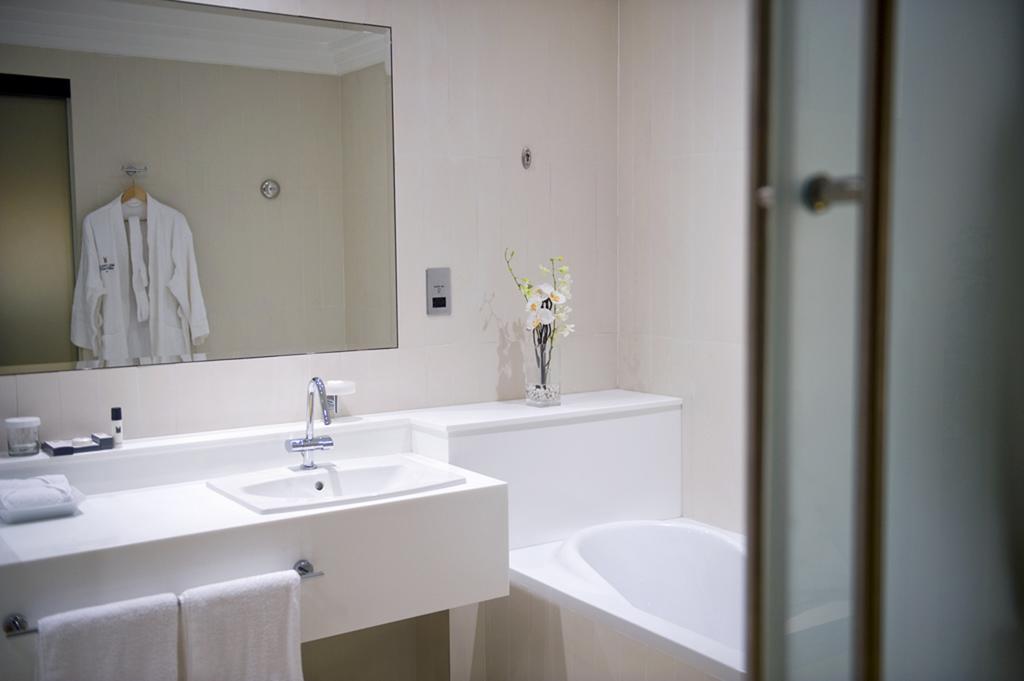 Superior Twin Room complimentary shuttle to DXB Airport Terminal 1 & 3,1151926548:JPEG