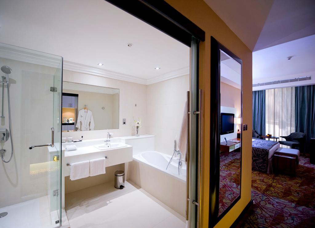 Superior King Room, complimentary shuttle to DXB Airport Terminal 1 & 3
